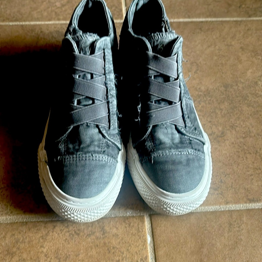 BLOWFISH MALIBU SNEAKER,PLATFORM BLOWFISH WOMEN'S MAMBA GREY 8.5 gently used